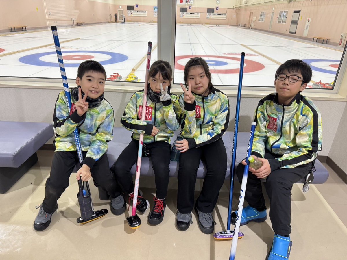 本日から妹背牛町で
第7回全農杯
全日本小学生カーリング選手権北海道代表選考会 兼 清月杯 小学生カーリング大会 に
帯広から1チーム出場します🔥

TESORO(帯広)

優勝チームが代表権獲得です！

横浜開催の全国大会目指して頑張ります！
応援よろしくお願いします🙇

#カーリング #チビリンピック
