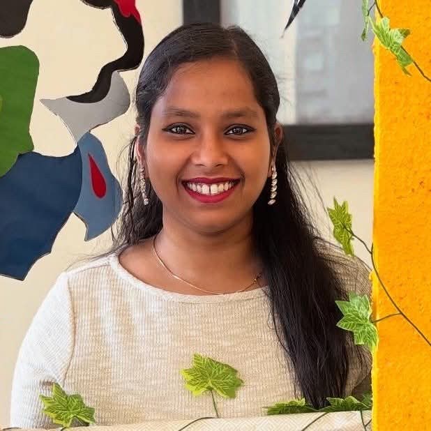 Kanchanyadav000's tweet image. प्रिय प्रियंका और सारिका दीदी,

कल से सोशल मीडिया पर बीजेपी के ट्रोलर्स और नेताओं द्वारा आप दोनों का, और हम सभी का जो चरित्र हनन, गालियाँ और ट्रोलिंग की जा रही है, उसे पूरा देश, विशेषकर देश की महिलाएँ देख रही हैं। महिलाएँ राजनीति में आएँ, चल रहे नैरेटिव को चुनौती दें और अपने नेता…