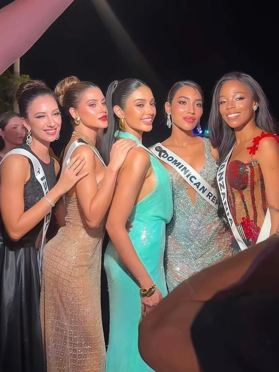 Ending the night with sparkles, smiles, and my favorite people ✨ Surrounded by good energy, good food, and good friends truly the perfect way to end the night 😚💃🏽🫶🤍

Outfit : Phatrawi Nirotchaisan

#ColumbiaPictureAquaverse 
#MGIxMU #MissUniverse 
#The74thMissUniverse