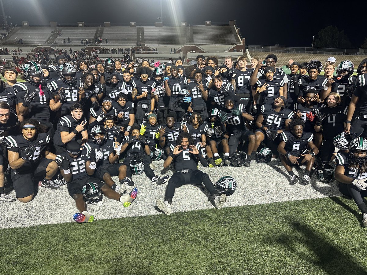 MISDathletics's tweet photo. .@LakeRidgeFB takes down Euless Trinity 47-38. BI-DISTRICT CHAMPS!! https://t.co/AARELhMuJg