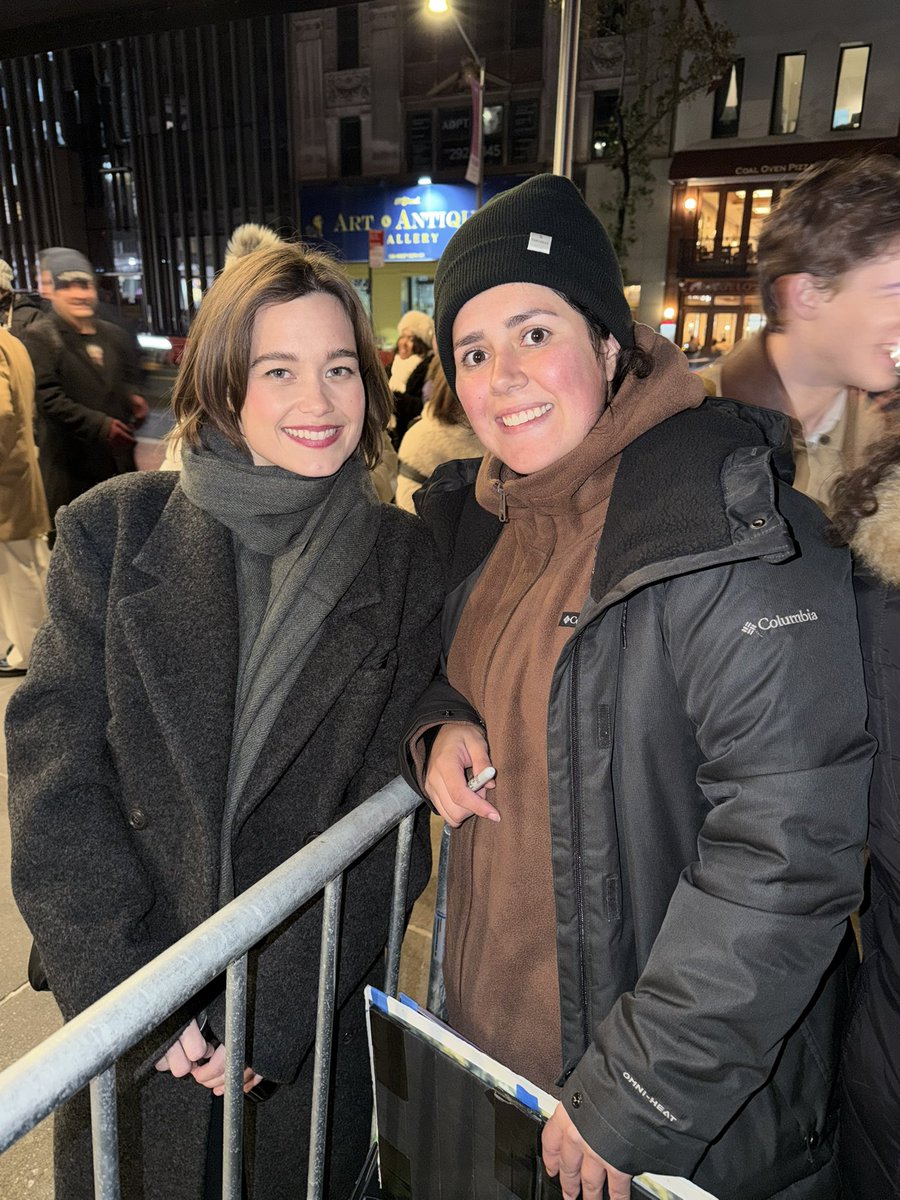 dud4mv's tweet image. Got to see sarah catherine hook again after a few months that i met her and she remembered her #firstkill fan😅