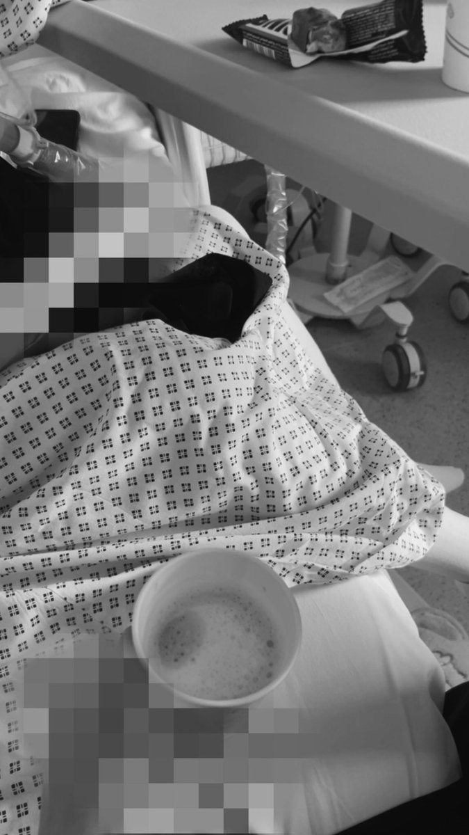 511iu_'s tweet image. كنت أصور للذكرى عشان ارجع لها بعدين واقول لنفسي شفتي شلون راحت الأيام الصعبه؟
لكن هالمره شاء الله ان تروح أمي مع الأيام ):
جمعني الله بك في جنةٍ لا موت فيها ولا فقد