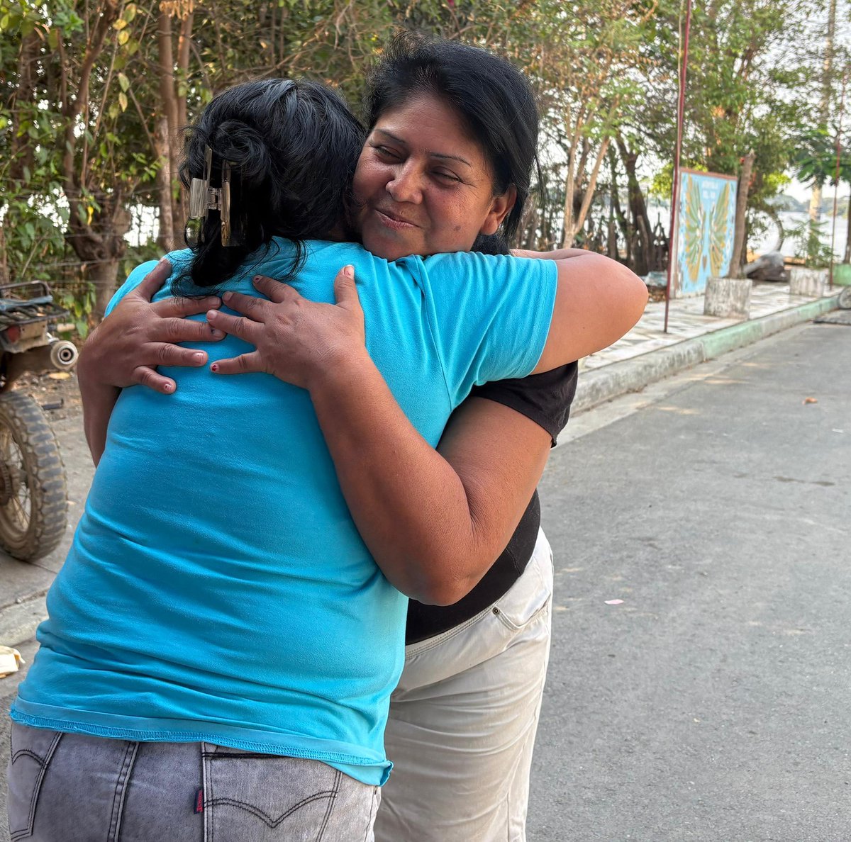 ZumarGye's tweet image. ZUMAR llevó Metamorfosis Comunal al sector Puente Lucía, para compartir una charla que fomenta valores, fortalece la comunicación y autoestima entre vecinos.
La Alcaldía lleva a territorio, espacios de crecimiento personal y comunitario.

#Guayaquil
#ConstruyendoLaCiudadDeTodos