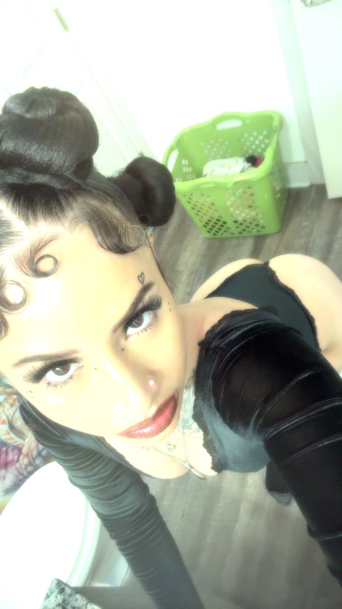 Heavdavirgo's tweet image. You should be the girl of my dreams, but you rather be my nightmare &amp;lt;3