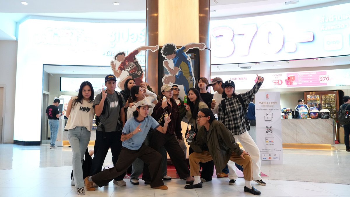 The100ChannelT1's tweet image. แก๊งนักวิ่งชวนดู “100 เมตร” 🏃‍♂️💨 หนังสร้างแรงบันดาลใจ 🎬✨

🏅 ผลงานของ อุโอโตะ ผู้แต่งเรื่อง “สุริยะปราชญ์ทฤษฎีสีเลือด” ผ่านฝีมือการกำกับของ เคนจิ อิไวซาวะ 🎥 ภายใต้โปรเจกต์ “เมะ” 

วันนี้ 🎞️ ในโรงภาพยนตร์ 🍿🏟️

#100Meters  #100MAnime #TrackAndField #SportsAnime #KenjiIwaisawa…