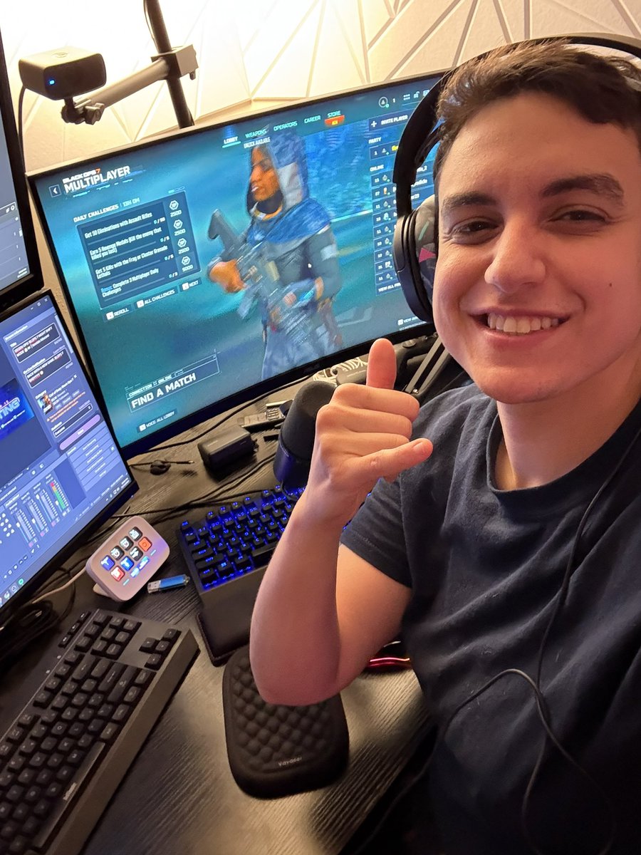 Attention night shifters! We’re on stream! 🤗 Live right now with Black Ops 7! 😈 
🫶🏻 Twitch.tv/firewall362