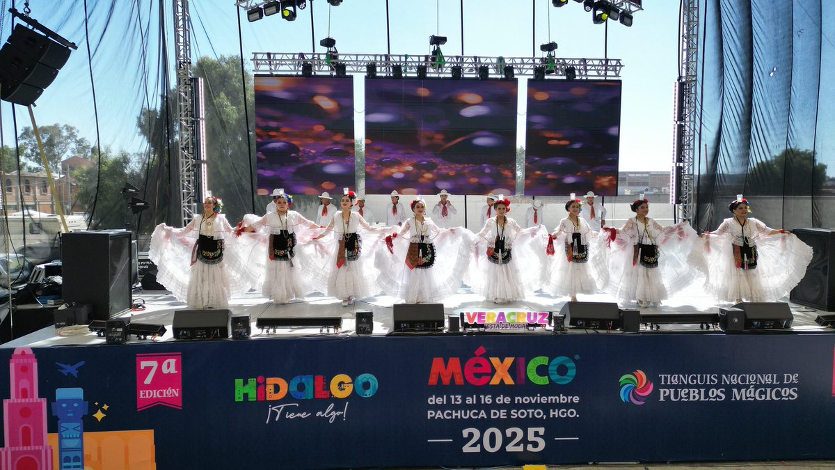 GobiernoVer's tweet image. Veracruz mostró en el Tianguis Nacional de Pueblos Mágicos, en Pachuca, Hidalgo, su ballet folklórico, acompañado de música y luciendo nuestra vestimenta tradicional, reflejando la esencia de nuestra cultura y tierra. 💃🔥✨

#VeracruzEstáDeModa