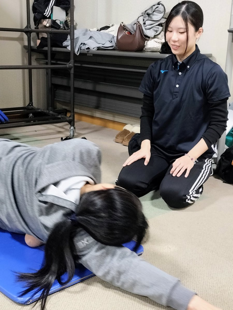 【トレーナー部】⁡
バドミントン・スーパーjr育成事業🏸⁡
⁡
今日のテーマはセルフケア🙌⁡
⁡
トレーナー部の生徒がサポートから施術まで担当💪⁡
⁡
選手のみなさんそれぞれ異なるウィークポイントに対してのケアのポイントを掴んでいました👏⁡

次回はトレーニング！お楽しみに✨⁡

#新潟柔整
