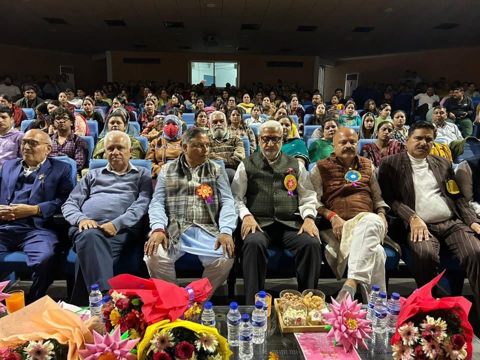 iamsatsharmaca's tweet image. जम्मू के अभिनव थिएटर में आयोजित डिवाइन लाइट सेंट मैरी कॉन्वेंट स्कूल के वार्षिक उत्सव में मुख्य अतिथि के रूप में सम्मिलित होने का सौभाग्य मिला।
विद्यालय परिवार को इस सफल एवं भव्य आयोजन के लिए हार्दिक बधाई और उज्ज्वल भविष्य की शुभकामनाएँ।
नई पीढ़ी की प्रतिभा और ऊर्जा को मंच मिलता…