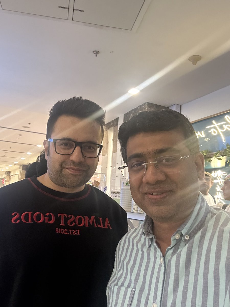skjsaurabh's tweet image. Bumped into famous motivational speaker - Sandeep Maheshwari at a Gurugram mall yesterday!