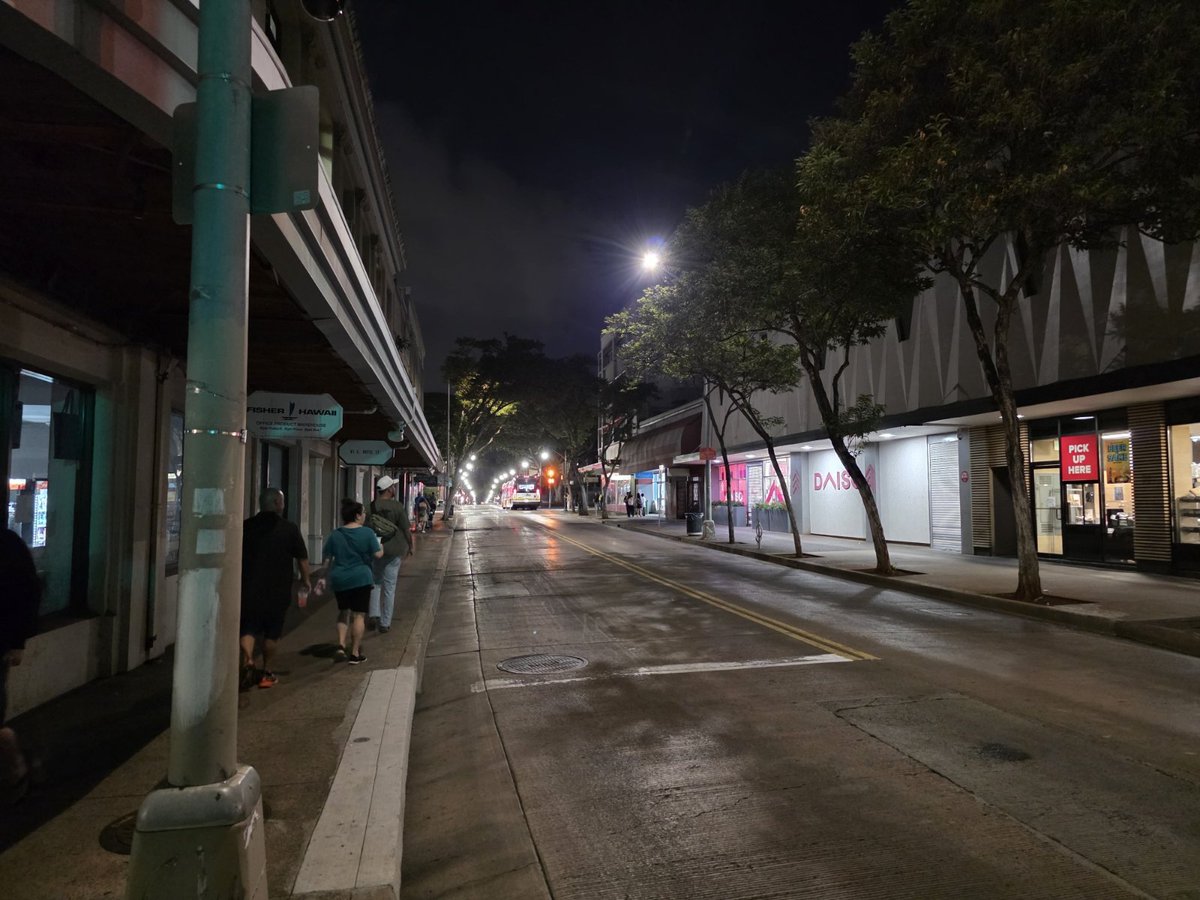 ninjaloha50's tweet photo. I don't think we're in Kansas anymore  #DoHo #DowntownHonolulu https://t.co/Z1WXKMSVQc