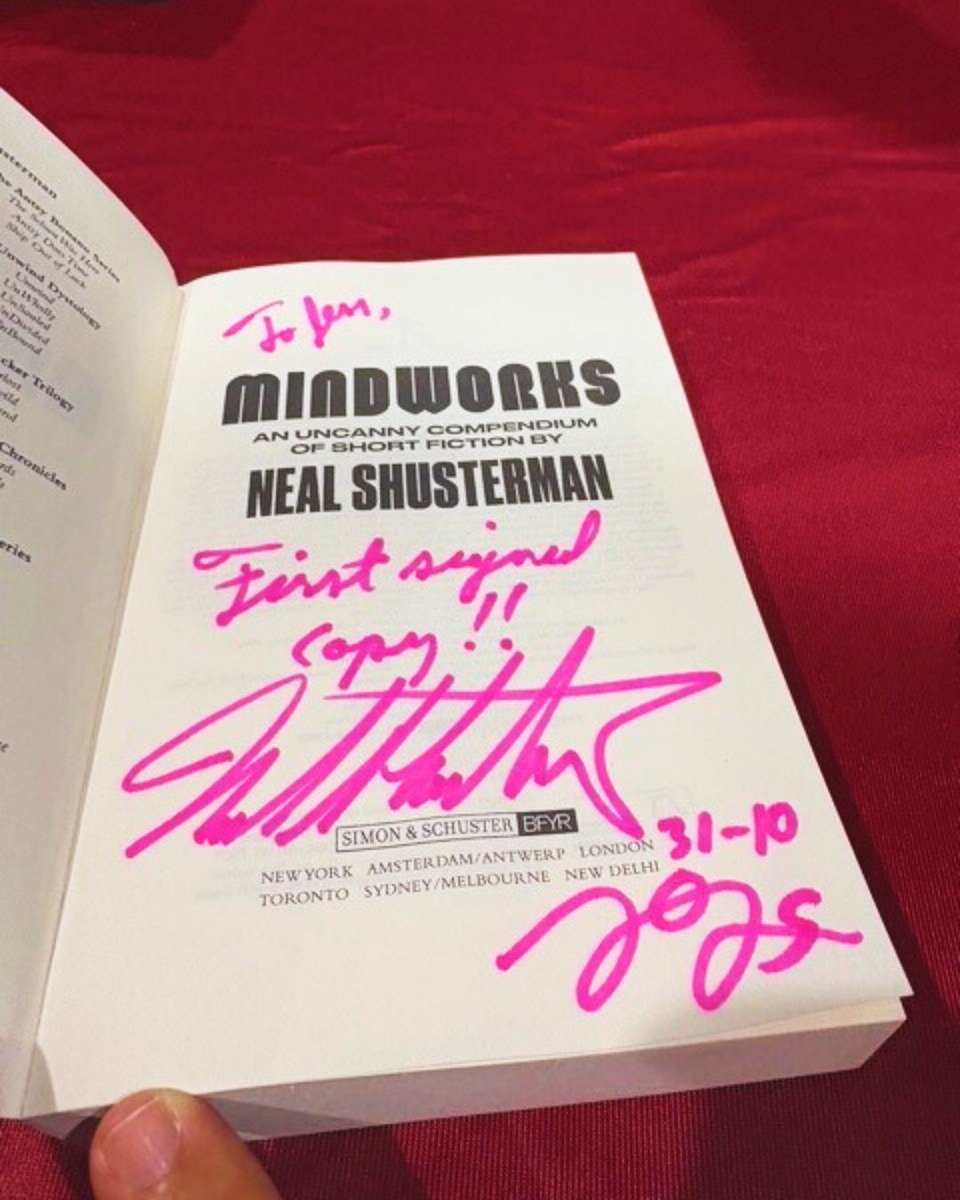 NealShusterman's tweet image. Spotted: a personalized copy of MindWorks out in the wild early! Get your copy on Tuesday when it hits US shelves!

#mindworks #bookrelease #shortstories