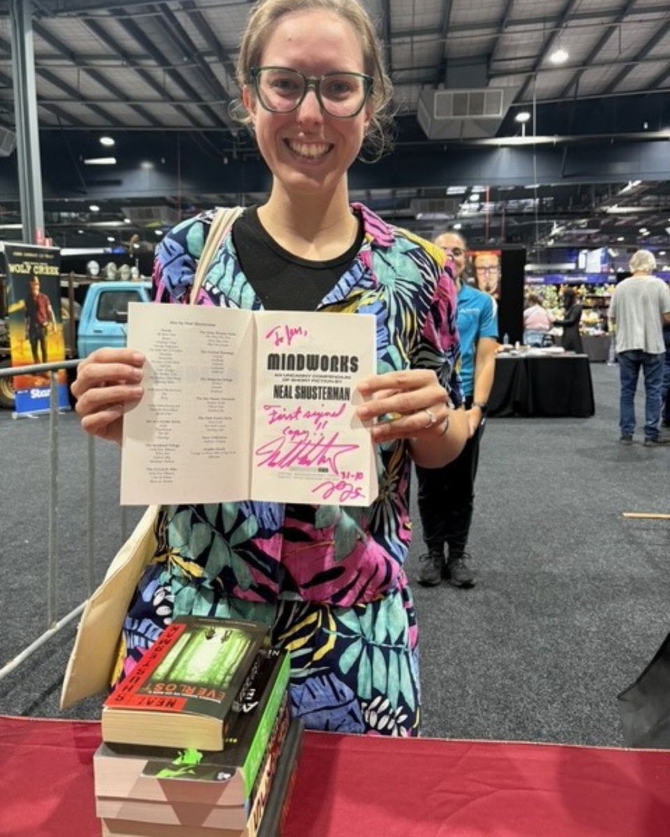 NealShusterman's tweet image. Spotted: a personalized copy of MindWorks out in the wild early! Get your copy on Tuesday when it hits US shelves!

#mindworks #bookrelease #shortstories