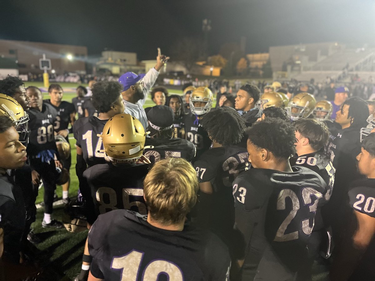 MaleBulldogs's tweet image. 🏈🏈Final word of the night for our players, students, coaches, parents and fans…15-14 DAWGS over Manual. 
#MalePride
#Since1856
#OnlyOneH