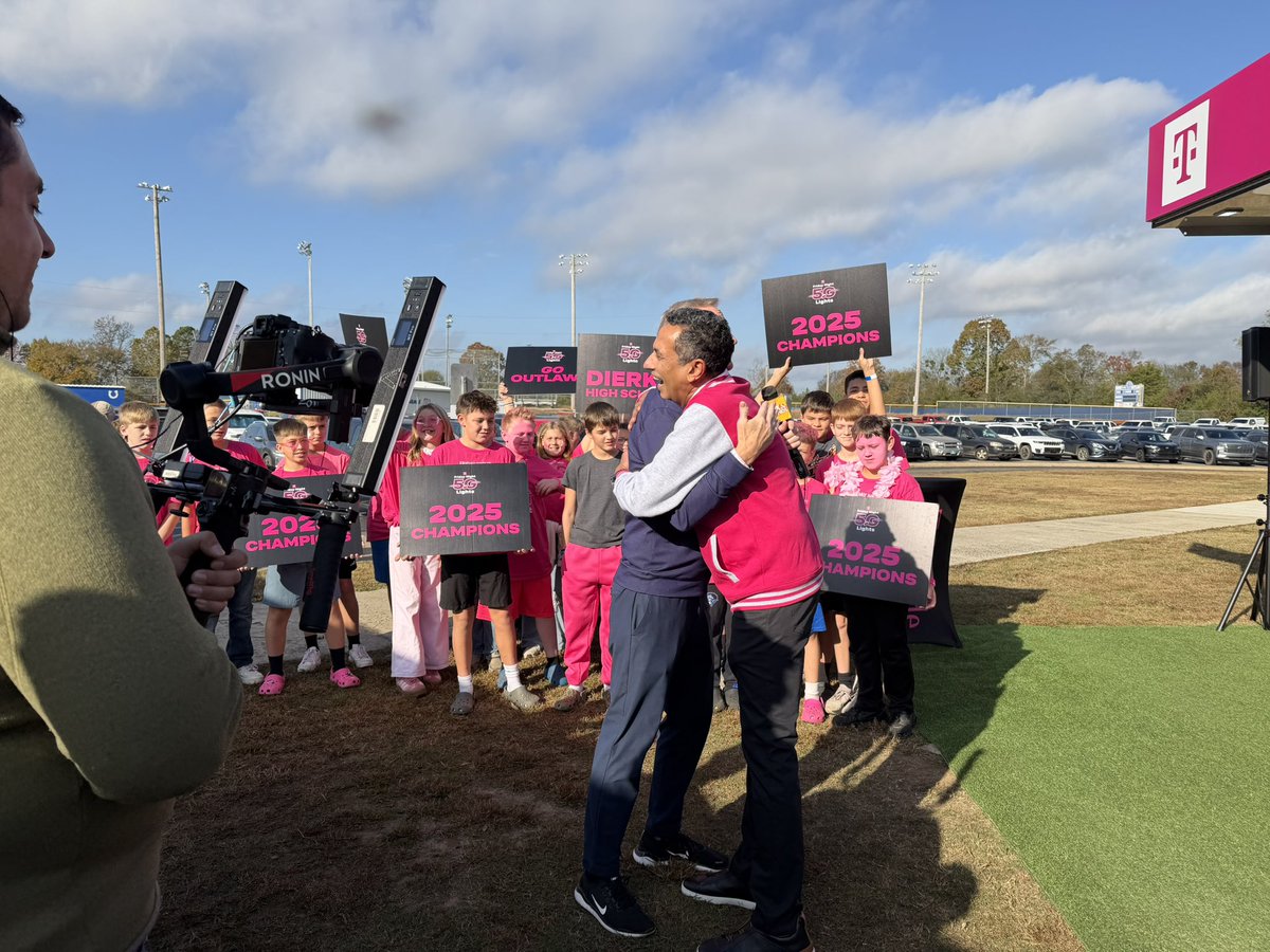 Had the best time today celebrating Dierks High School in Arkansas ! 

In a town of 900, Dierks received over 2M votes in our Friday Night 5G Lights contest. We celebrated their $1M prize today alongside Rob Gronkowski and Bailey Zimmerman! 

My favorite day at T-Mobile so far…