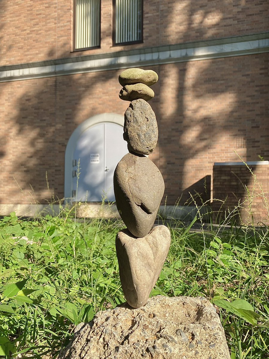 日本社会学会大会にやってきたので，石を積んでいます。