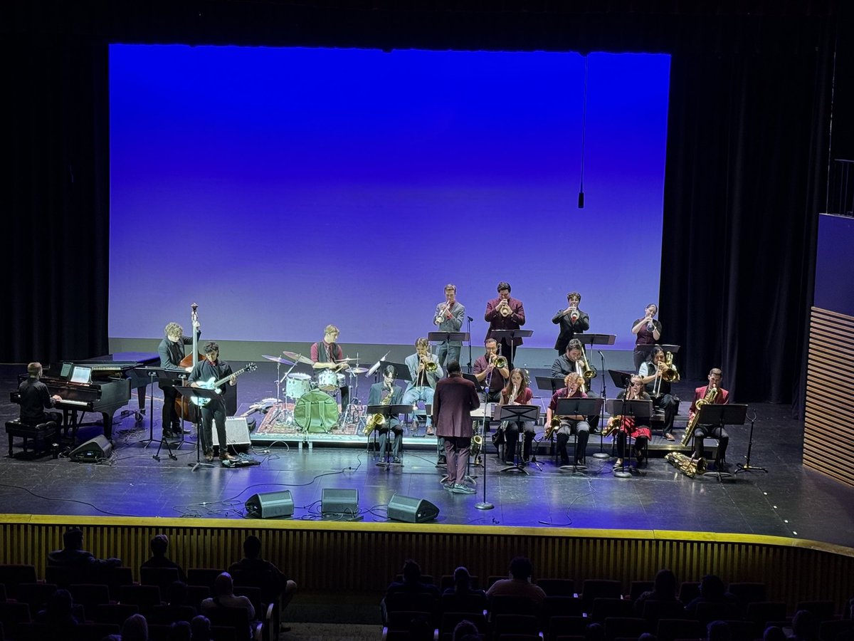 shawnknopp's tweet image. Nick Schroeder and the Friends University Jazz program knocked it out of the park tonight!! 🎉🔥👊🏼
Amazing solos, incredible student compositions and the amazing guest artist Jeff Kidwell. Wow!

Congrats to my buddy Nick and all of the Friends U Jazz students!!
