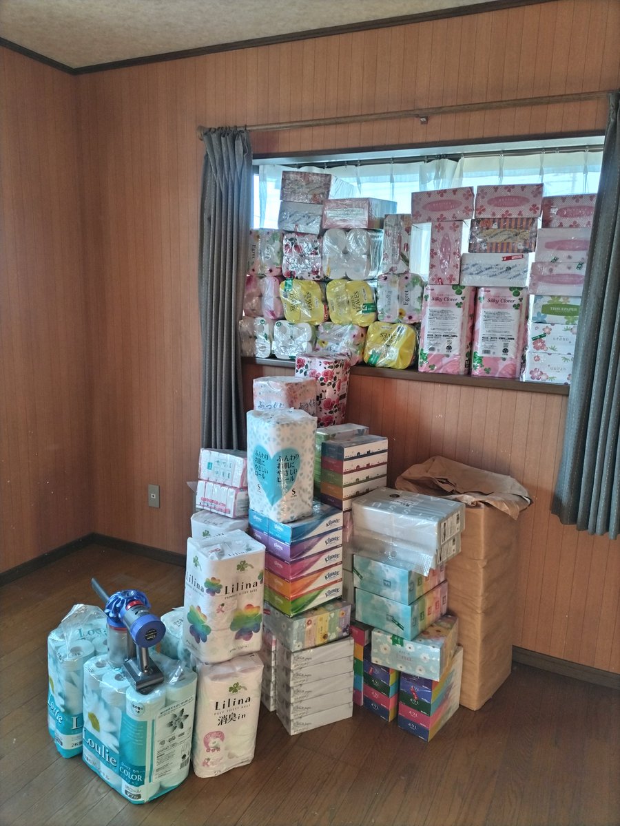 Reaisar's tweet photo. #備蓄日用品

3年前���ら備蓄し始めた
トイペ&amp;ティシュペーパー
夫婦ふたり暮らしになり
この在庫を使いながらの
生活にシフトして行こう

#片付け　#終活 https://t.co/DpbWxNTHsE