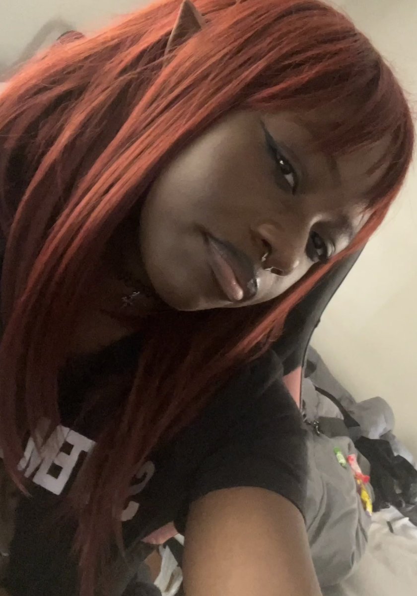 Cyb3rpawz's tweet image. Elf girl🖤
#elf #nerd #geek #fantasy #egirl #alt #darkelf #elfgirl #cutecore