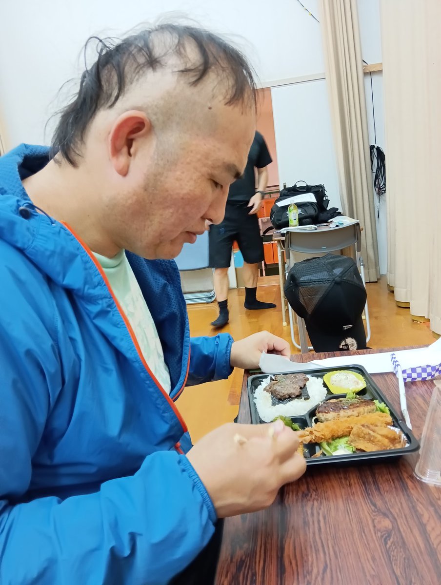 頭にエイリアンが貼り付いていることに気が付いていない

#九州プロレス
#qpro