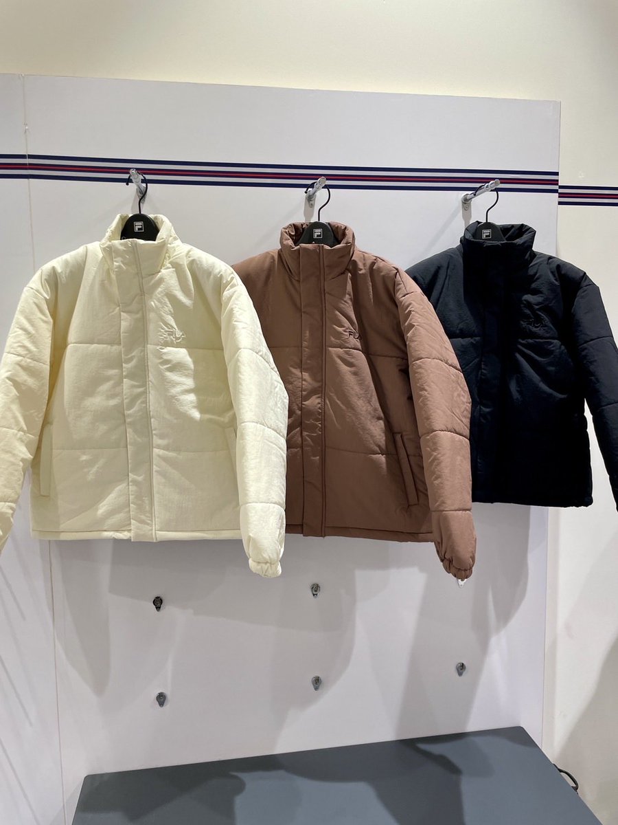 FilaJapan's tweet image. FILA 25FW公式別注コレクション
MYERAスタイリングビジュアル第五弾にて着用のPADDED JACKET。
軽量ながらも暖かく、デイリーユースにぴったり。

PADDED JACKET
品番:FU25FP831
¥11,800+tax
サイズ:S～XL

#FILA #MYERA #paddedjacket #puffer
