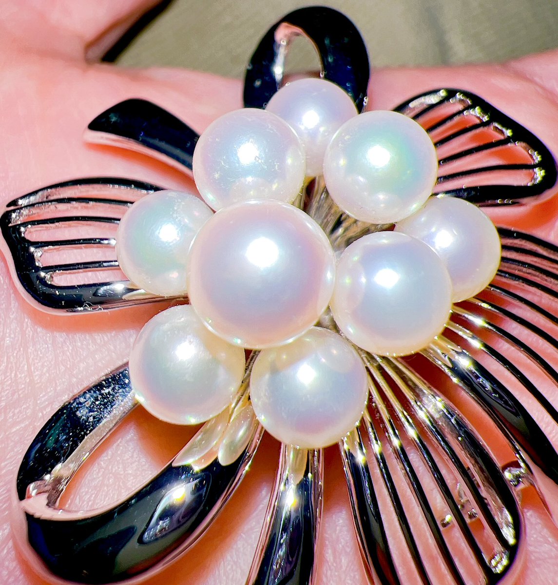 綺麗なアコヤ真珠のシルバーブローチ、500円で見つけた🥳 アコヤを磨い