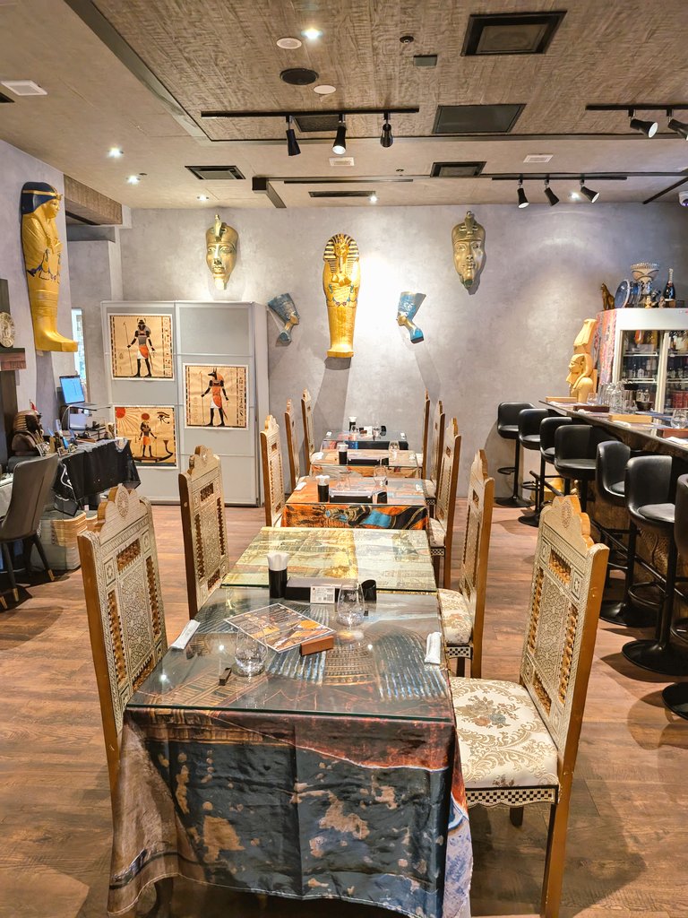 Grand_Pyramid's tweet photo. 店内に一歩入れば、まるでエジプトにいるかのような雰囲気✨🇪🇬 本場エジプトのインテリアでカイロの魅力を東京で体験できます。
#EgyptianVibes #SphinxTokyo #EgyptInTokyo #AuthenticEgyptian #エジプト気分 #スフィンクス東京 #本場エジプト #異国体験 https://t.co/GJyWZrEys7
