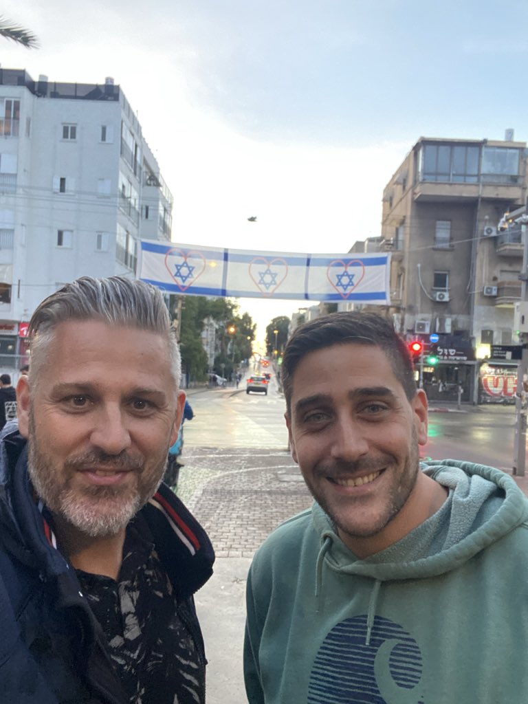 Danke, lieber Alon, für die angenehme und wertvolle Zeit mit dir gestern in Tel Aviv 🇮🇱🎗️🙌🏼 #Israel #Deutschland

Folgt gerne diesem Account: <a href="/Alon_David_/">Alon David 🇮🇱 🇩🇪</a>