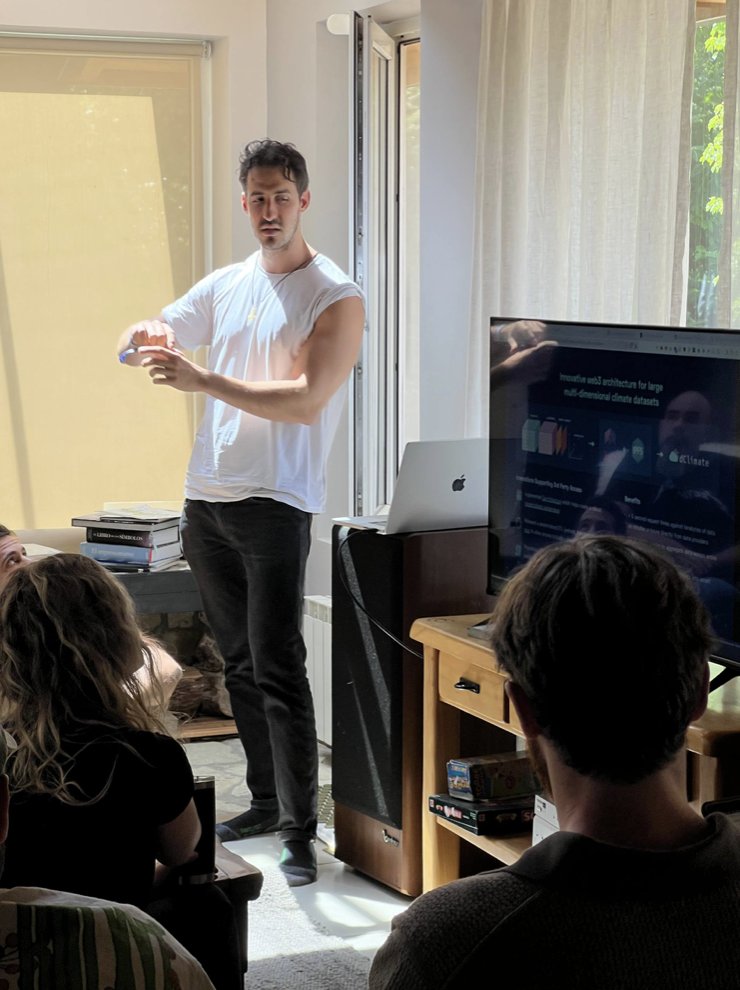 Aura_Sci's tweet image. Rodo (@cypherpunkfish1) from @Aura_Sci  participated in DeSci discussions during the recent JoinEdgeCity Patagonia event held at the @DeSciWorld  / @bonfiresai house. Conversations covered topics including AI, frontier science, biotech, longevity, citizen science, and AI agents,…