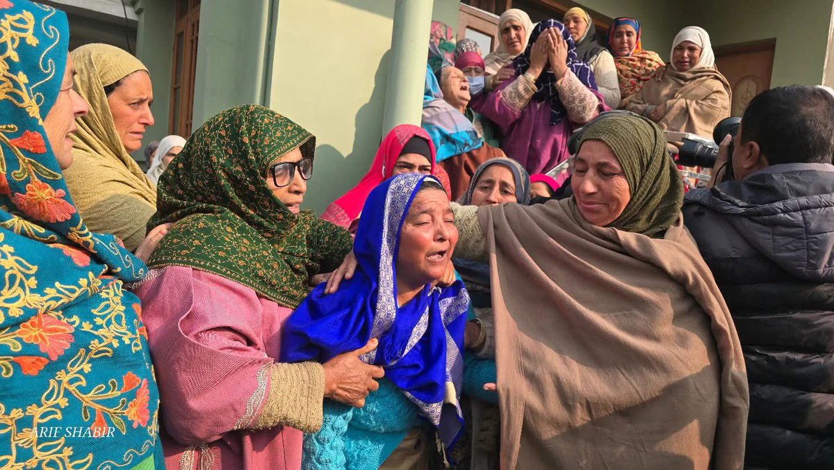 kashmircrownews's tweet image. Locals from nowgam, post nowgam blast💔

#nowgampolicestationblast #locals #explosion