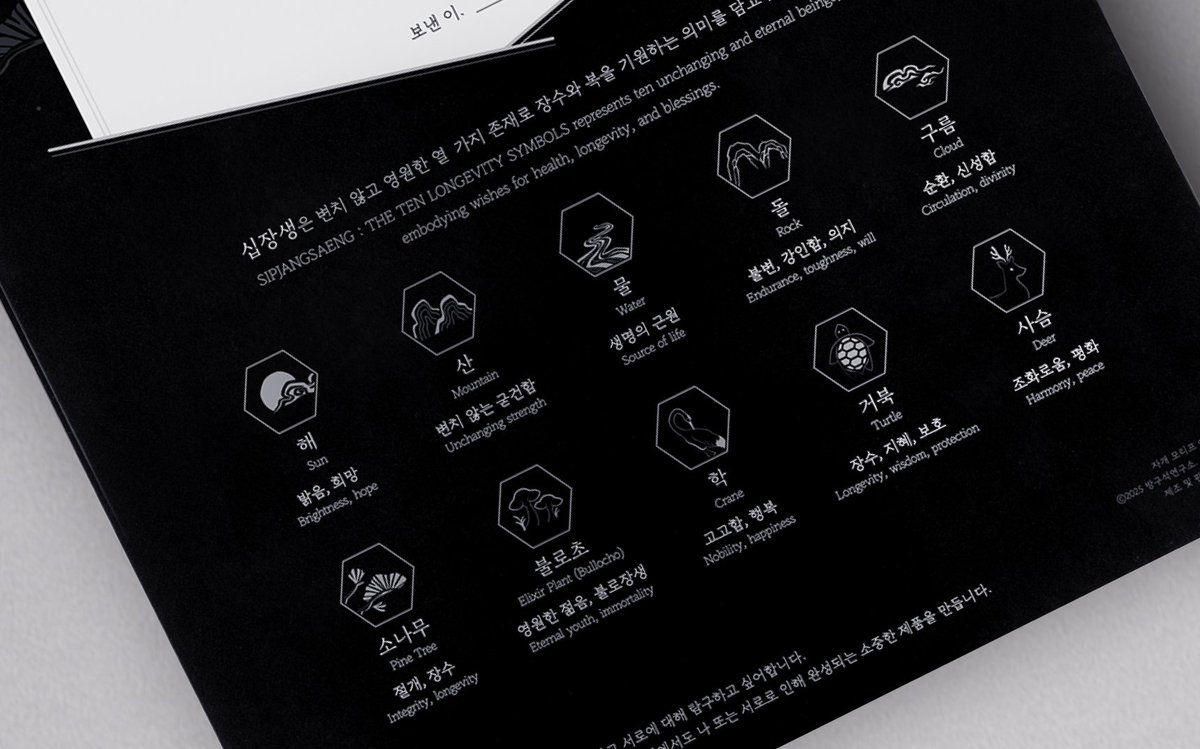 어드벤트 캘린더 뭐살지 일주일 내내 고민했는데 드디어 맘에드는거 찾음!!!!!!!!!!
자개장 느낌도 나고 인테리어로도 쓰기 ㅈㅉ 좋을 것 같고 무엇보다 12600원에 무배임…..
나는 부모님이랑 교환학생 때 호주 친구도 줄라고 3개 삼
어때?어때?어때? 잘 고른 것 같아?????????