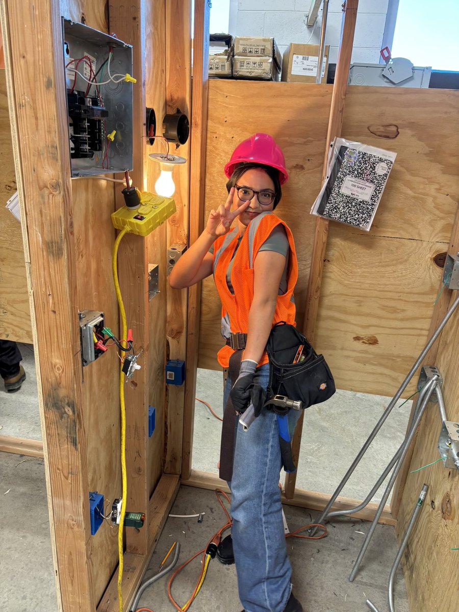 high_scorpion's tweet image. Electrical Technology Residential Wiring workstation.#RepTheH, #ScorpionStrong, #ClintIsUnited4Excellence.