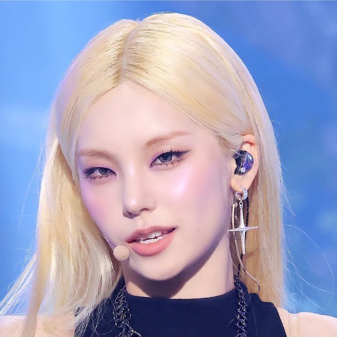 _kakkii_'s tweet image. AI 왜봄? 황예지보면되는데