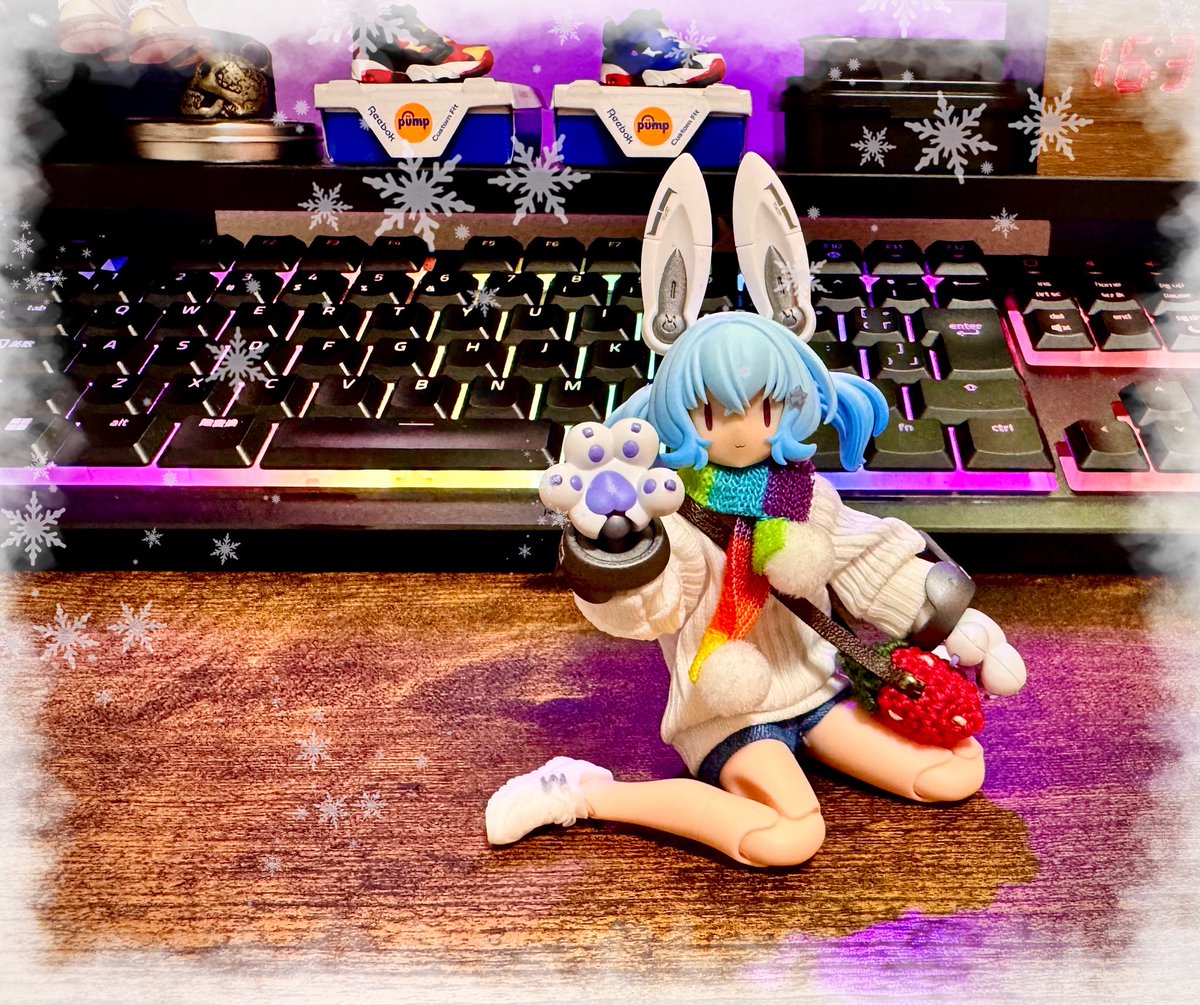 肌寒いですね、、
うちのユキトゥさんも雪うさぎ仕様になりました！
モチシューかわええ〜✨
やっぱり冬服ってかわいいですよね〜
少し着膨れるくらいが好みですw

#ゆきうさぎ