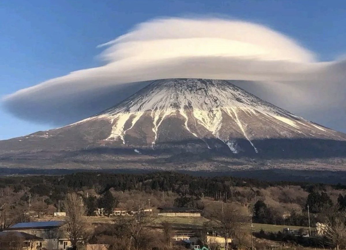 gcc0426's tweet image. جبل فوجي في اليابان  

منظر أشبه للخيال

بارتفاع يبلغ حوالي 3776 متر

والله اعلم