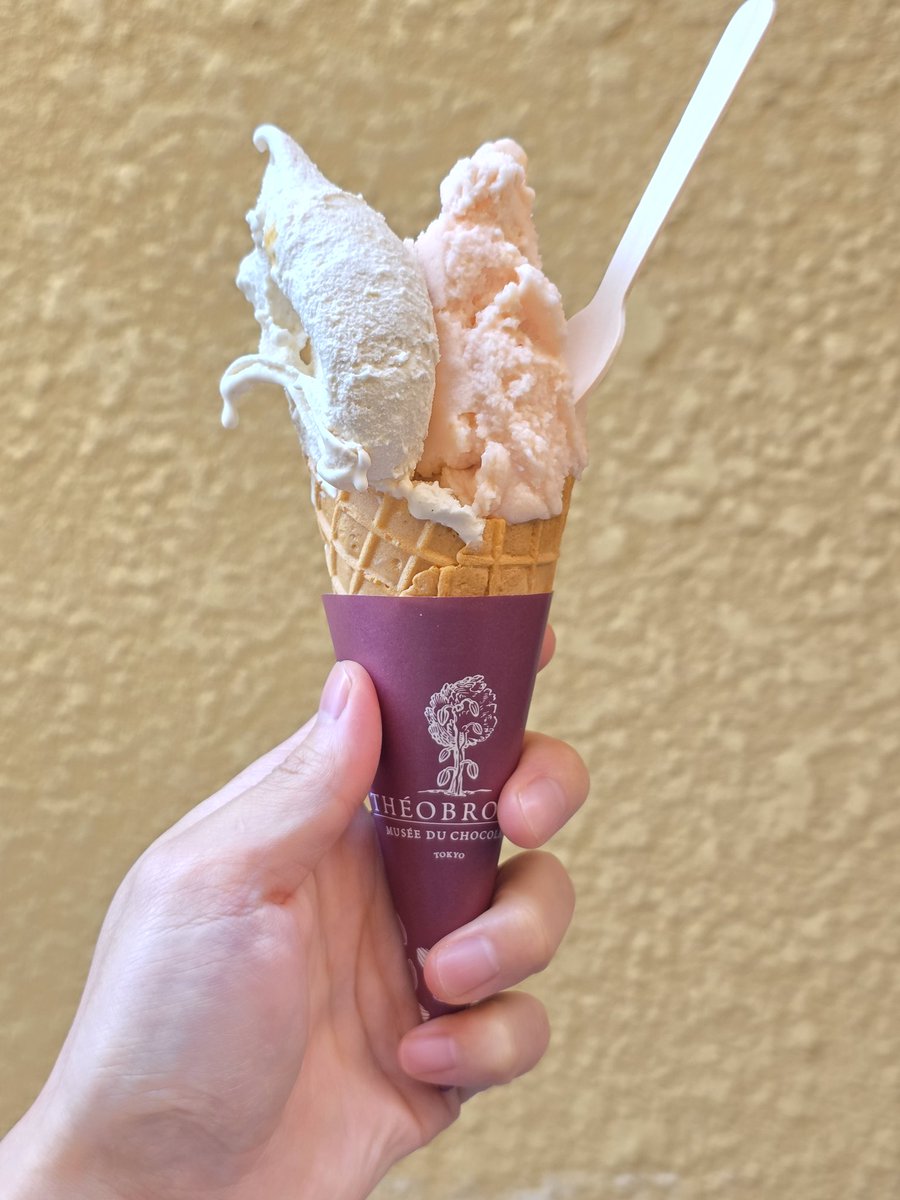 秋の神楽坂デートしてきました🍁

隠れ家的ジェラート屋さんで食べた、
ほうじ茶キャラメル+りんごの季節限定フレーバー🍦

甘酸っぱくてほろ苦く、少しずつなくなっていくのがどこか切なくて🍎