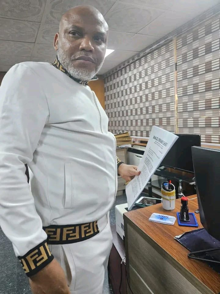 AsiaBuggar's tweet photo. Mazi Nnamdi Kanu has instituted a N550m suit against the Nigerian Medical Association for issuing a fabricated medical report against him.Why is it that every institution in Nigeria is corrupt, playing with someone's life . https://t.co/uhEJ2OG0qY