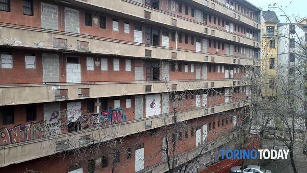 torinotoday's tweet image. Proprietario di 1.400 immobili a Torino non dichiara 42 milioni di euro di canoni: tre anni ai domiciliari ift.tt/R6gvS9x