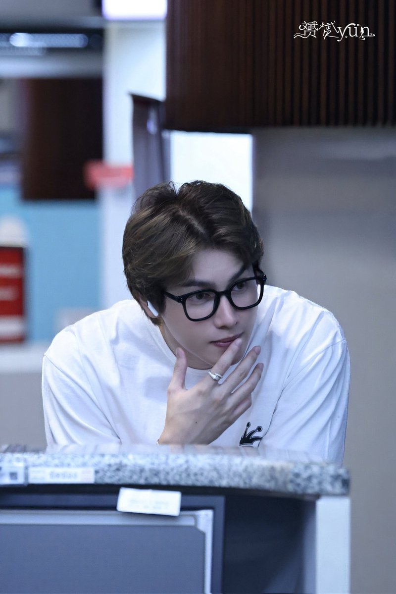 dany_perez46879's tweet image. Just when I was about to fall asleep, he shows up with that new look and takes my breath away. My God… such perfection, how am I not supposed to collapse?
#CSNP #smartcsnp #smartchisanupong #Auralis