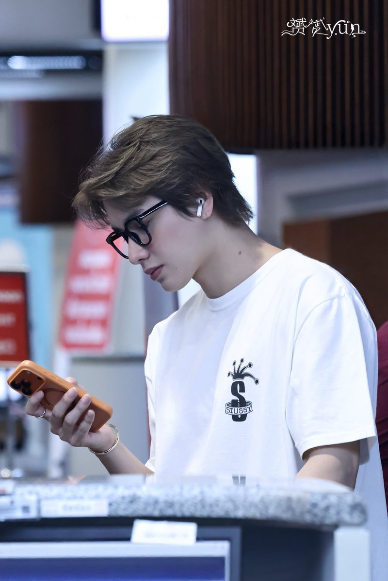 dany_perez46879's tweet image. Just when I was about to fall asleep, he shows up with that new look and takes my breath away. My God… such perfection, how am I not supposed to collapse?
#CSNP #smartcsnp #smartchisanupong #Auralis