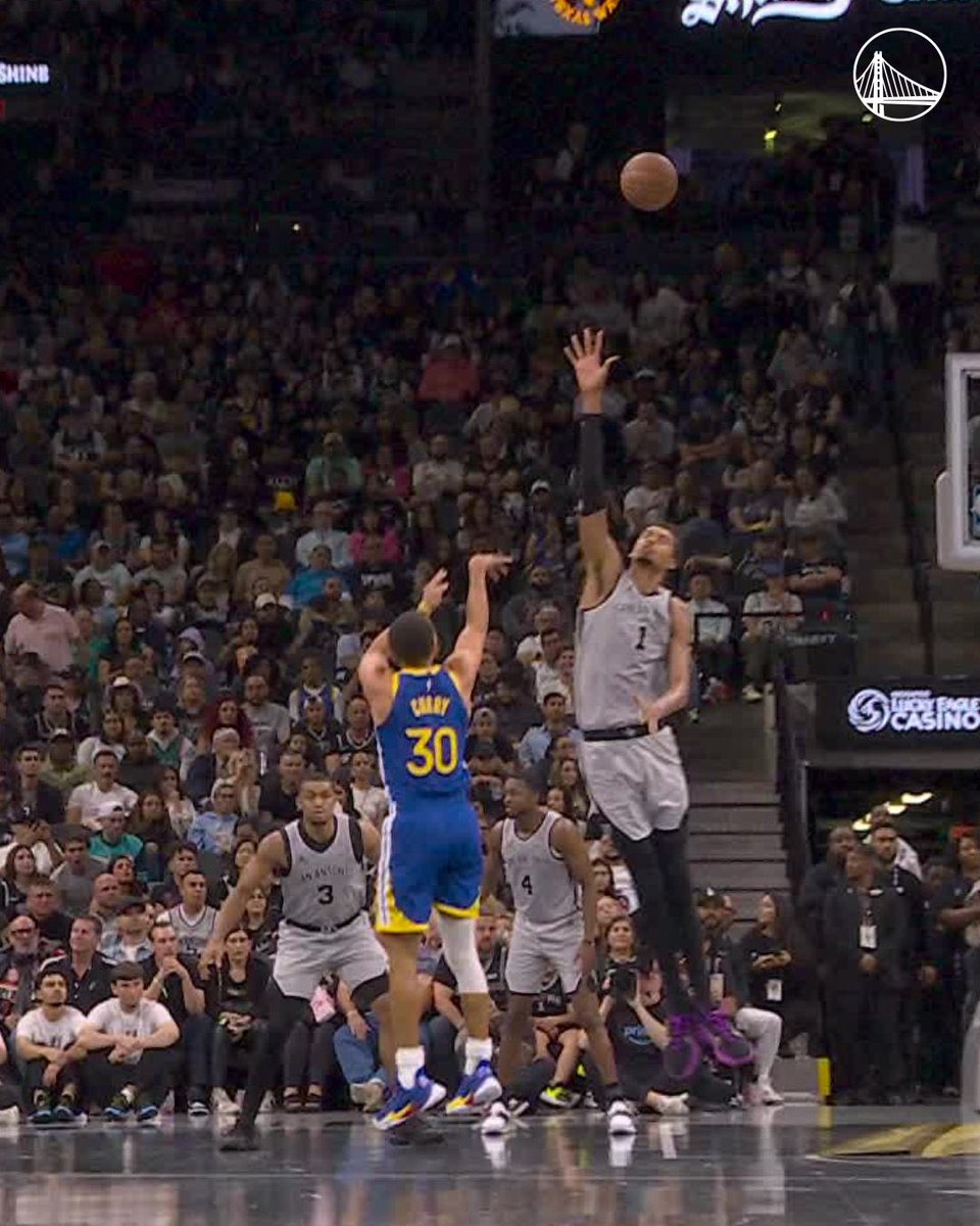 le preguntas a 1000 personas cual de estos dos es un alienígena y las 1000 contestan que wembanyama

las 1000 estan equivocadas !!!!