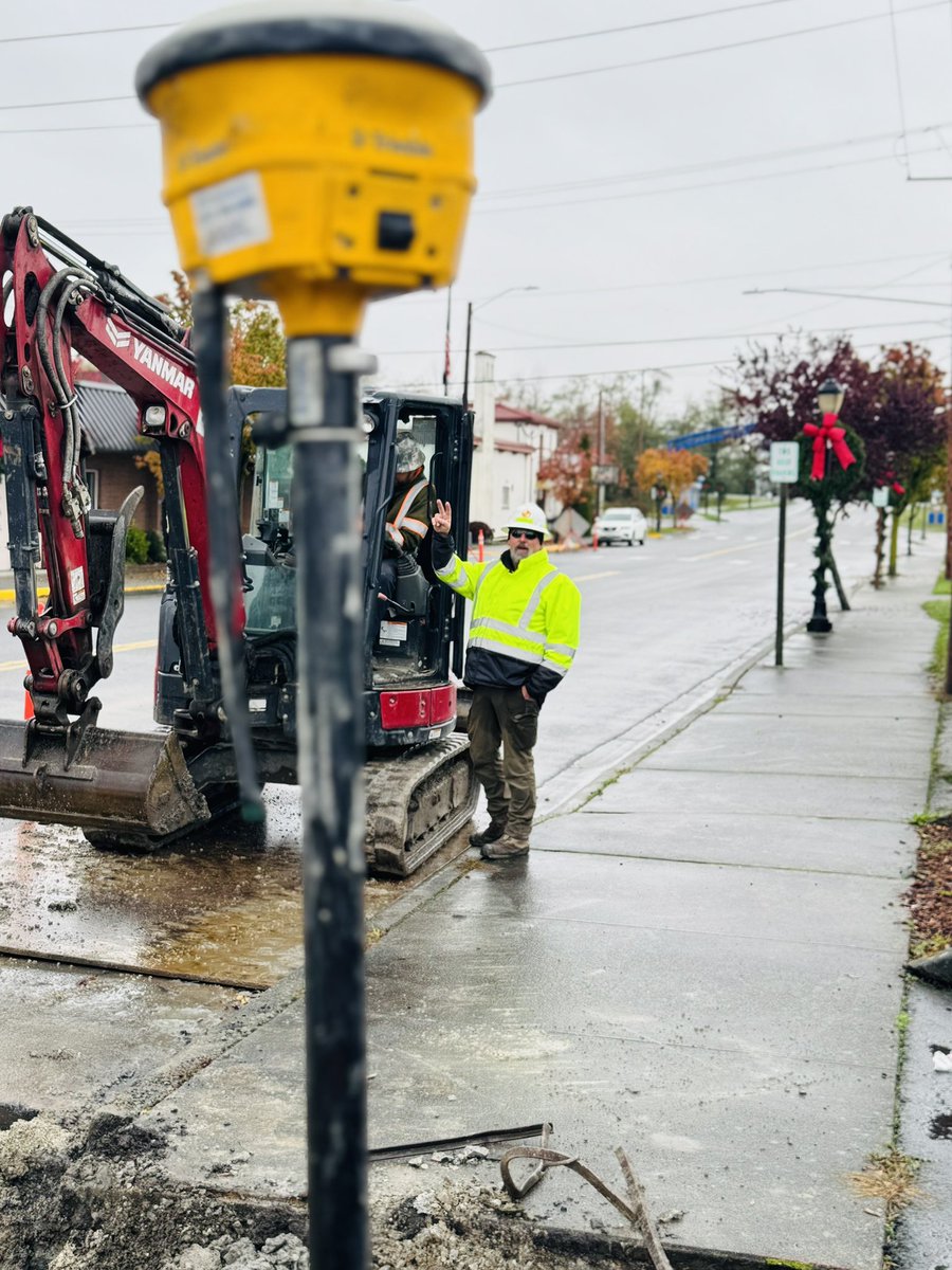 Transforming Stanwood Washington, one street at a time. 
Our members are delivering safe, historic, and high-quality sidewalks, traffic calming, and underground upgrades. 👷‍♂️💪
#NWLETT #FeelThePower #Solidarity #Infrastructure