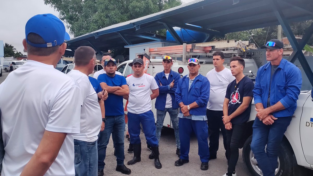 comunicacionltu's tweet photo. Brigadas de línea, corte y bajante en #Etecsa_LasTunas se suman a las labores de recuperación en Jiguaní, Granma. El apoyo a las provincias más afectadas sigue siendo tarea de primer orden para el equipo de @ETECSA_Cuba.
@EtecsaServicios
@NelsonFR71
@YelinReyes
@adonis_silvera https://t.co/ETTLgAZZXd