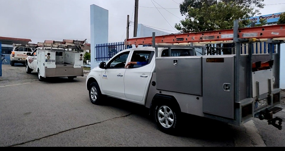 Brigadas de línea, corte y bajante en #Etecsa_LasTunas se suman a las labores de recuperación en Jiguaní, Granma. El apoyo a las provincias más afectadas sigue siendo tarea de primer orden para el equipo de <a href="/ETECSA_Cuba/">ETECSA</a>.
<a href="/EtecsaServicios/">Etecsa_Cuba Servicios</a>
<a href="/NelsonFR71/">Nelson Francisco Reyes González</a>
<a href="/YelinReyes/">Yelin Reyes Rivas</a>
<a href="/adonis_silvera/">Adonis Silvera</a>