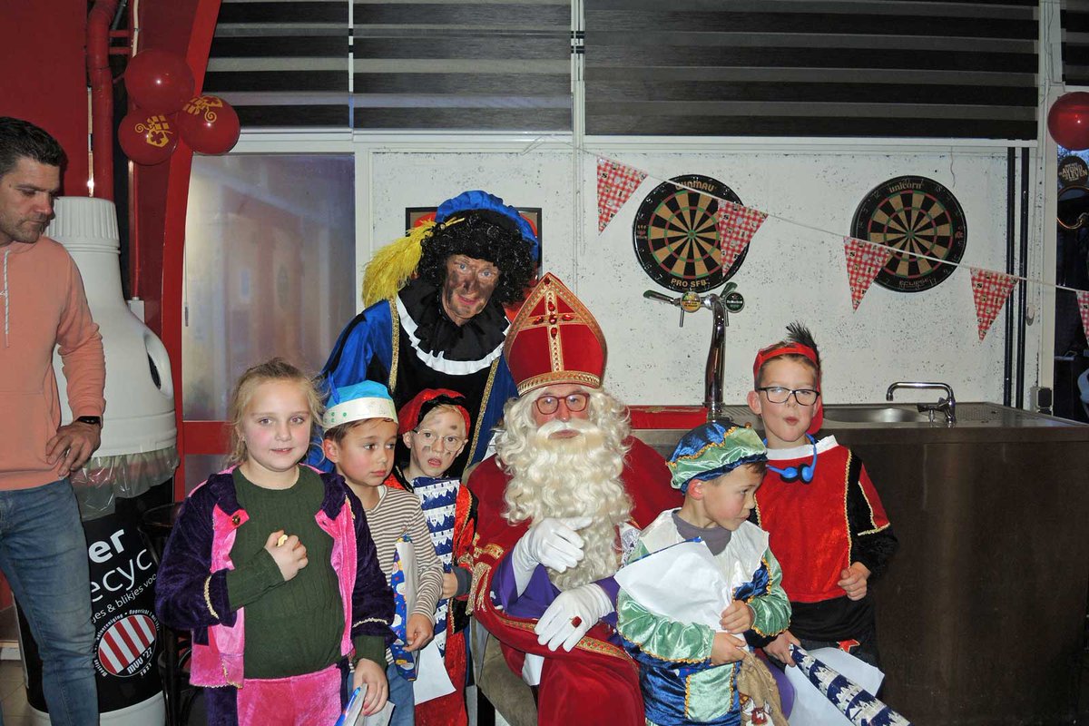 Sinterklaasfeest bij MVV ’27: Schrijf je nu in!  mvv27.nl/2025/11/15/sin…