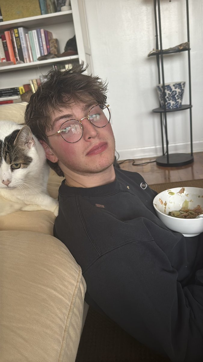 quartzscribble's tweet image. He can’t be away from me for 2 seconds