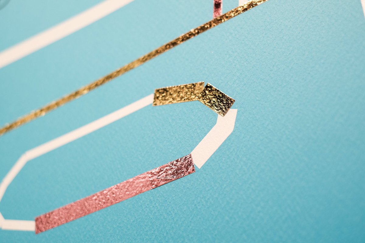 cosydesign's tweet image. 昨日、箔とファンシーペーパーのコラボ展6th＋
を見てきました！
箔押し体験もさせていただきました。
紙も箔もたくさんの種類やカラーがあるので、実際の商品に近い形で確認出来るのは有り難い！

会場：ペーパーボイス大阪
会期：2025年11月10日(月) ― 11月21日(金)
時間：9:00 ～ 17:00[土日休館]