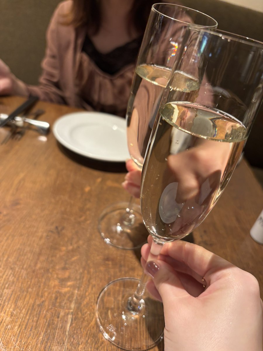 namnam_nikki's tweet photo. えれなちと🥂✨ https://t.co/wlqYyc9O32