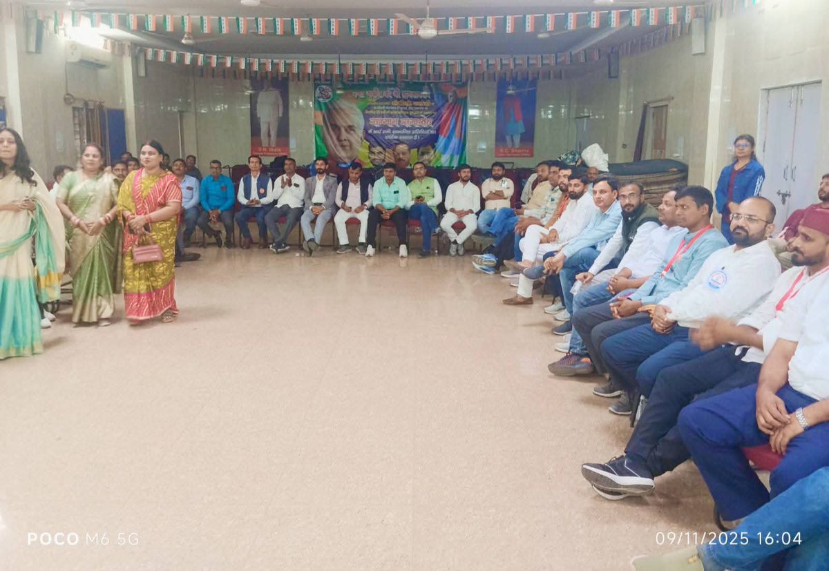 ManjeetIMOPS's tweet image. #AINPSEF (ऑल इंडिया एनपीएस एम्पलाइज फेडरेशन) की राष्ट्रीय कार्यकारिणी की बैठक संपन्न:
देर रात ऑल इंडिया एनपीएस एम्पलाइज फेडरेशन की राष्ट्रीय कार्यकारिणी की बैठक नई दिल्ली के उर्मू भवन में संपन्न हो गई। कार्यकारी की बैठक में लगभग सभी प्रदेशों से  62 संगठनों के 121 सदस्य शामिल रहे।…