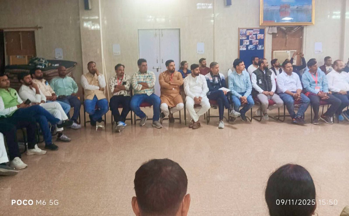 ManjeetIMOPS's tweet image. #AINPSEF (ऑल इंडिया एनपीएस एम्पलाइज फेडरेशन) की राष्ट्रीय कार्यकारिणी की बैठक संपन्न:
देर रात ऑल इंडिया एनपीएस एम्पलाइज फेडरेशन की राष्ट्रीय कार्यकारिणी की बैठक नई दिल्ली के उर्मू भवन में संपन्न हो गई। कार्यकारी की बैठक में लगभग सभी प्रदेशों से  62 संगठनों के 121 सदस्य शामिल रहे।…